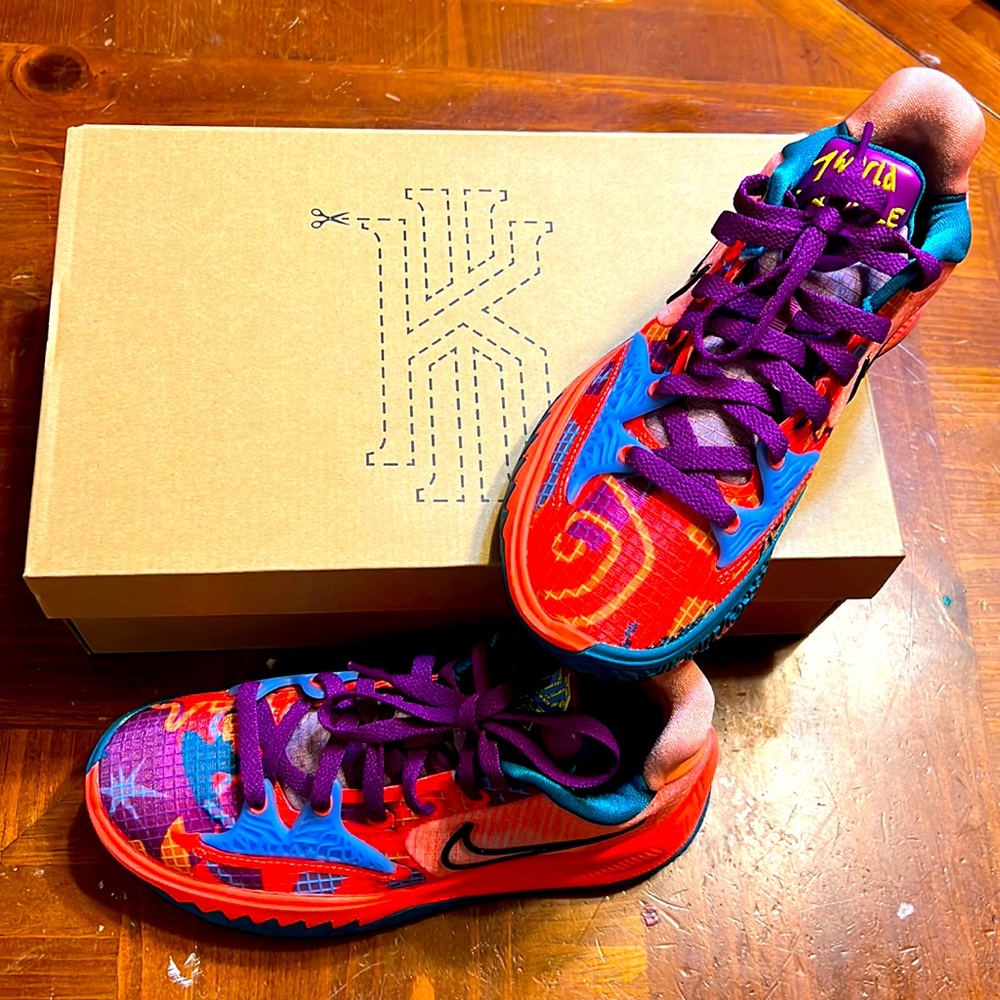 Nike Kyrie Low 4 EP '1 World 1 People